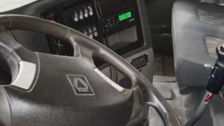 Cần cẩu xe tải XCMG QY80K5D 2022 – Tay thẳng thủy lực – Đối trọng 25t – Giá tốt nhất